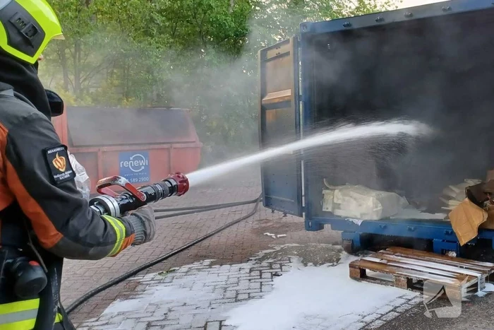 Veel rook bij brand in zeecontainer