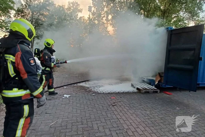 Veel rook bij brand in zeecontainer