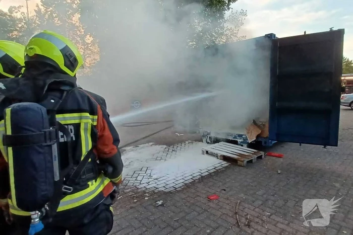 Veel rook bij brand in zeecontainer