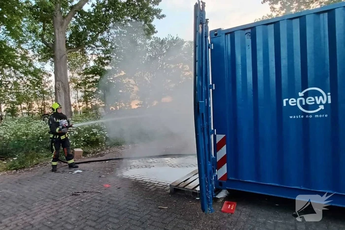 Veel rook bij brand in zeecontainer