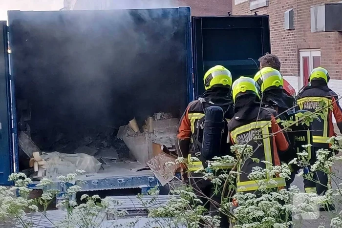 Veel rook bij brand in zeecontainer