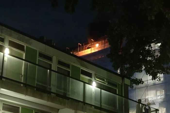 Bewerkingsmiddelen harddrugs aangetroffen na brand in flatwoning