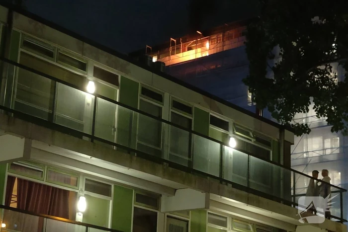 Bewerkingsmiddelen harddrugs aangetroffen na brand in flatwoning