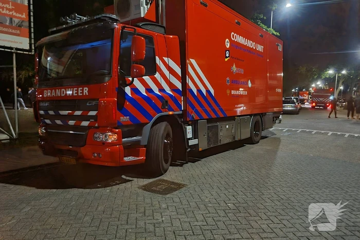 Bewerkingsmiddelen harddrugs aangetroffen na brand in flatwoning