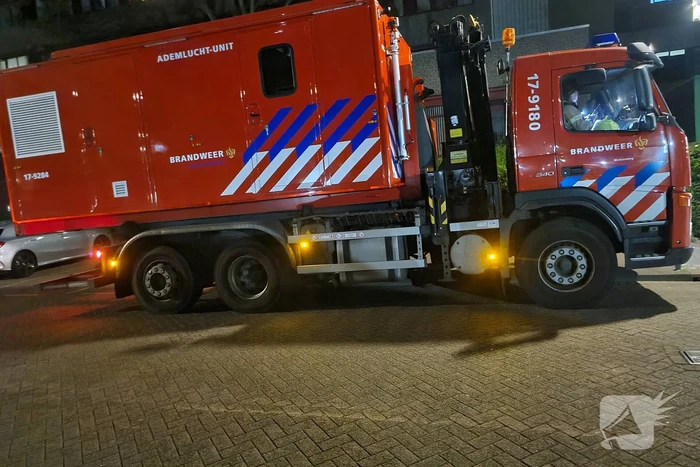 Bewerkingsmiddelen harddrugs aangetroffen na brand in flatwoning