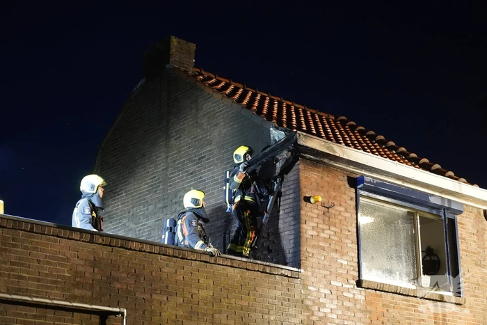 Brandweer redt katten uit woning bij brand