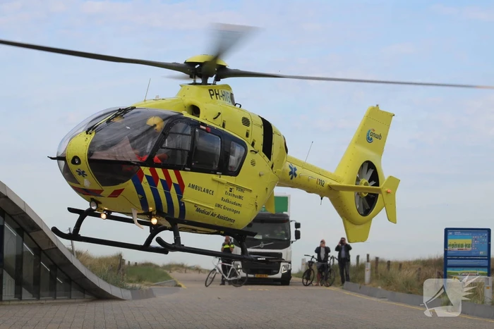 Traumahelikopter landt voor Andreaskerk