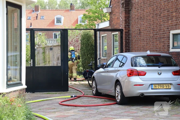 Bewoner gewond bij blussen van brand
