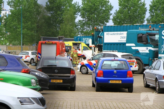Persoon zwaargewond op terrein van Cuijpers straalbedrijf