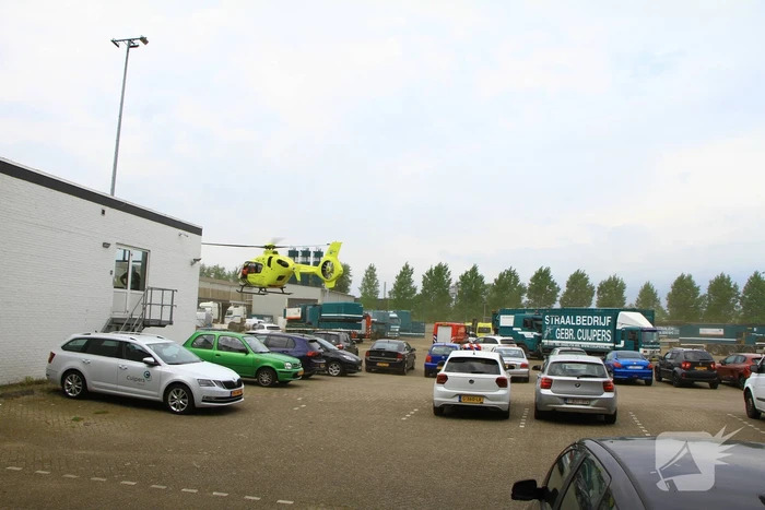 Persoon zwaargewond op terrein van Cuijpers straalbedrijf