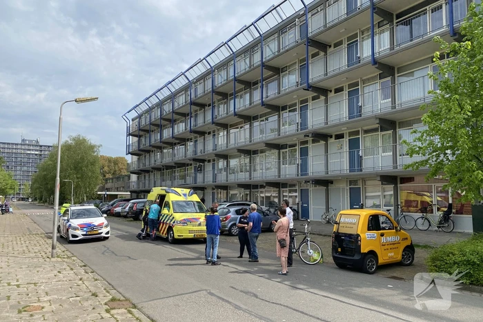 Jumbo-bezorgmobiel in botsing met e-biker