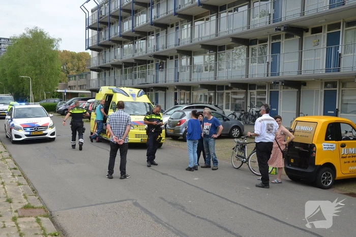 Jumbo-bezorgmobiel in botsing met e-biker
