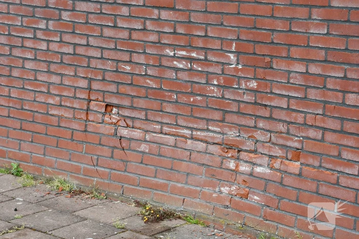 Flinke deuk in buitenmuur Woontex Slaapcomfort