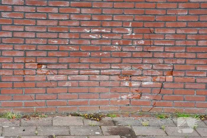 Flinke deuk in buitenmuur Woontex Slaapcomfort