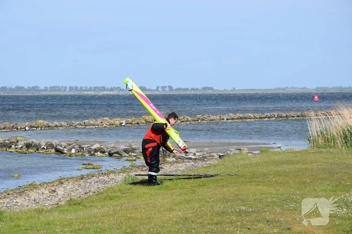 KNRM ingezet voor surfer in de problemen op Grevelingenmeer