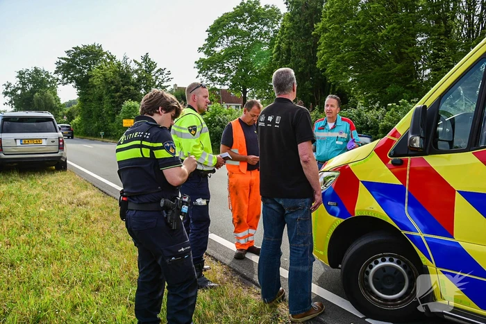 Automobiliste botst achterop Range Rover