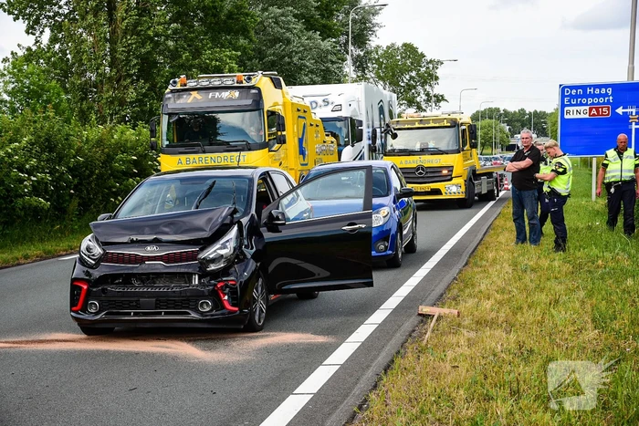 Automobiliste botst achterop Range Rover
