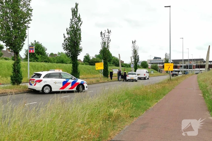 Kop-staartbotsing tussen auto en bestelbus