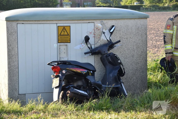 Scooterrijder en opzittende gewond bij eenzijdig ongeval