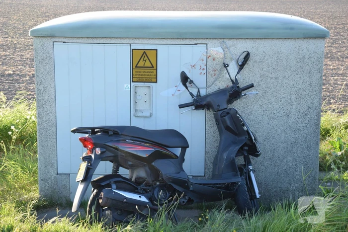 Scooterrijder en opzittende gewond bij eenzijdig ongeval