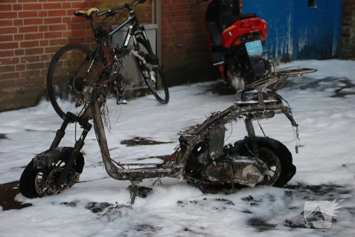 Scooter volledig verwoest vanwege brand