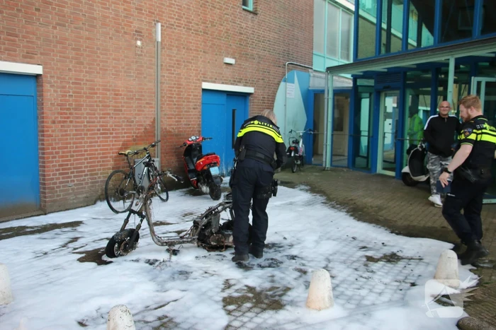 Scooter volledig verwoest vanwege brand