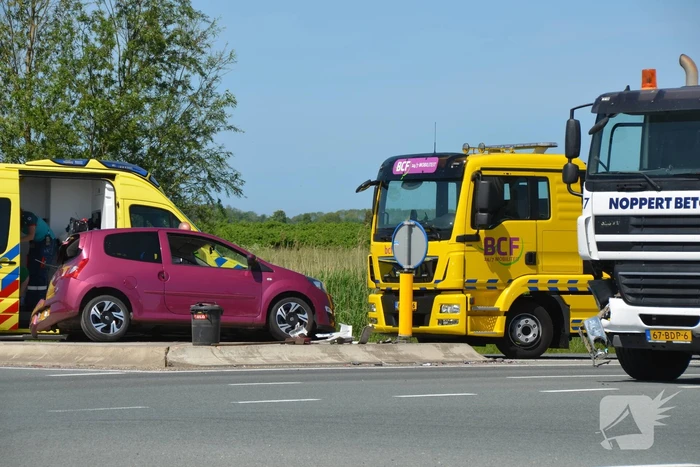 Vrachtwagen met betonmixer betrokken bij botsing