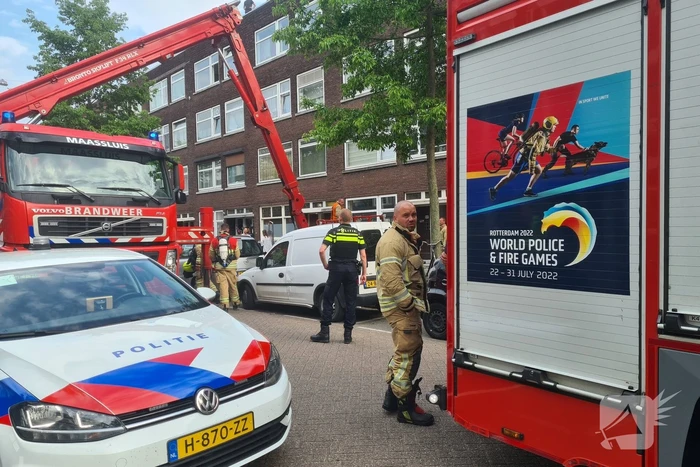 Brand op dak van appartementencomplex