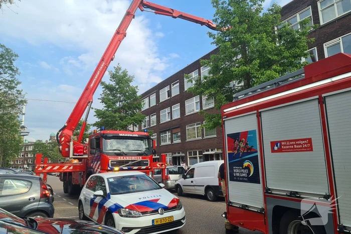 Brand op dak van appartementencomplex