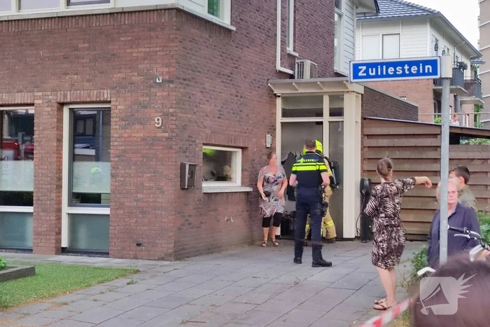 Woningbrand trekt veel bekijks van omwonenden