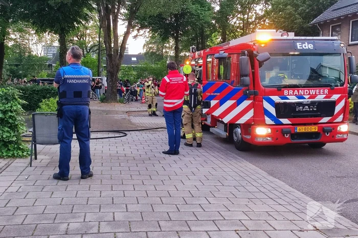 Woningbrand trekt veel bekijks van omwonenden