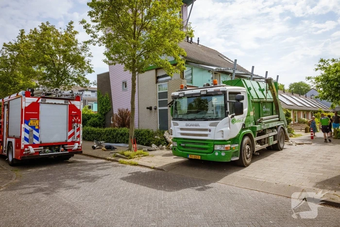 Schade aan woning na botsing met vrachtwagen