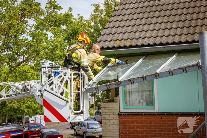 Schade aan woning na botsing met vrachtwagen