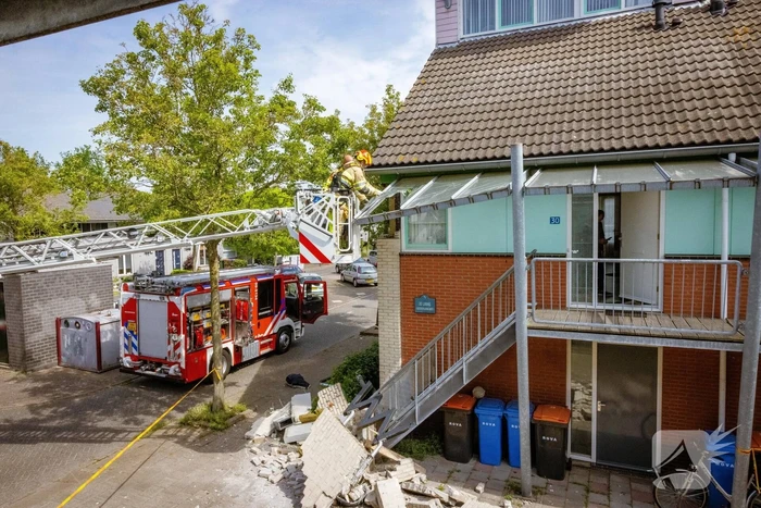 Schade aan woning na botsing met vrachtwagen