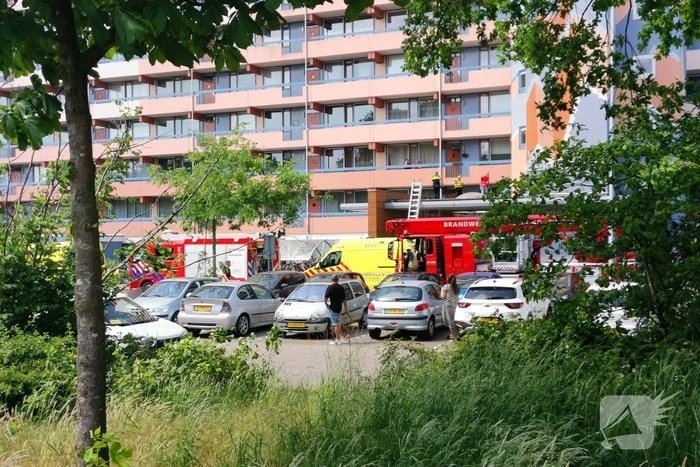 Persoon ernstig gewond bij val op dak flatentree