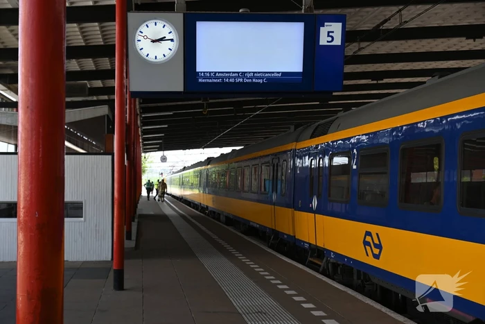 Geen treinverkeer richting Den Haag door aanrijding persoon