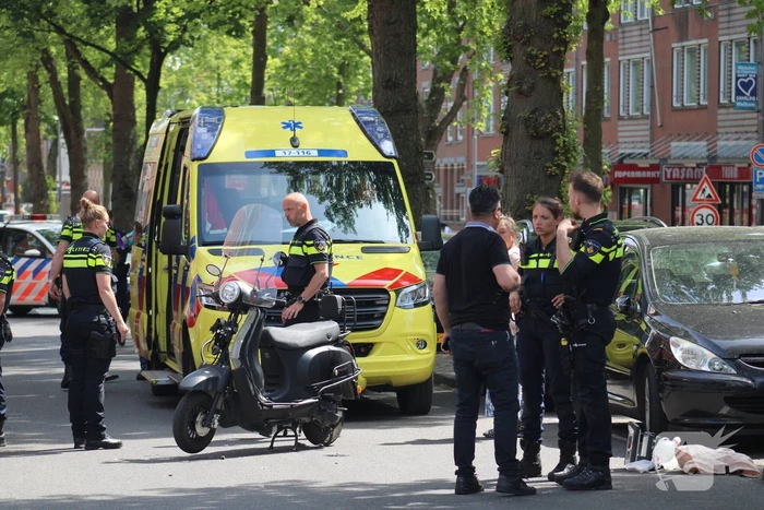 Scooterrijder gewond bij botsing met openslaand portier
