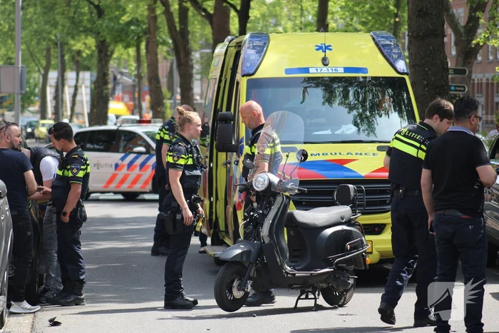 Scooterrijder gewond bij botsing met openslaand portier