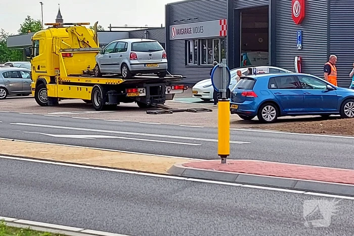 Personenwagen loopt schade op bij botsing