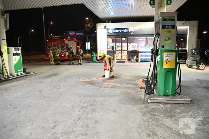 Auto vliegt in brand na verkeerd tanken