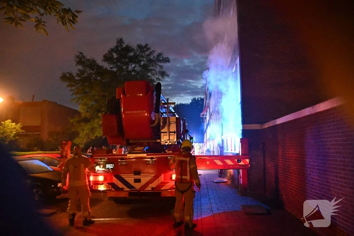 16 apartmenten ontruimd bij brand in kelder