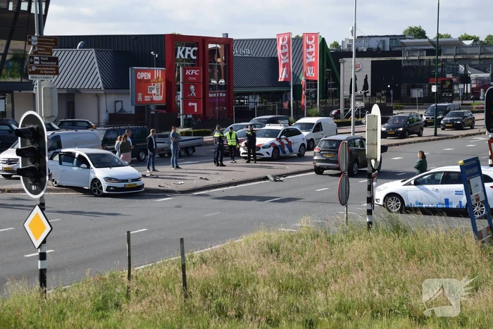 Flinke schade bij botsing op kruising van afrit A12