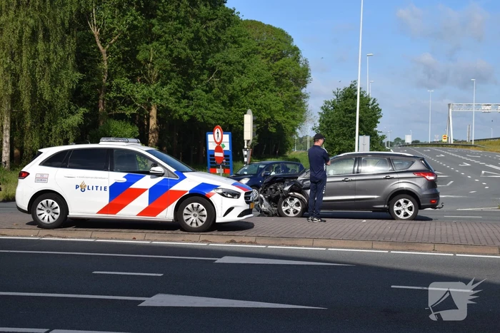 Flinke schade bij botsing op kruising van afrit A12