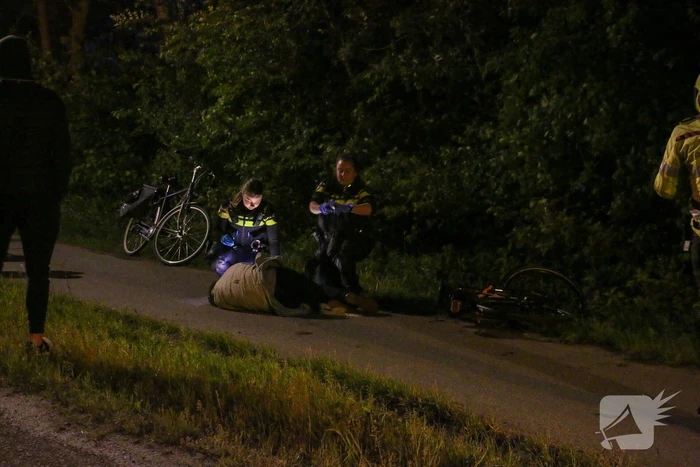 Fietser zwaargewond na val op fietspad