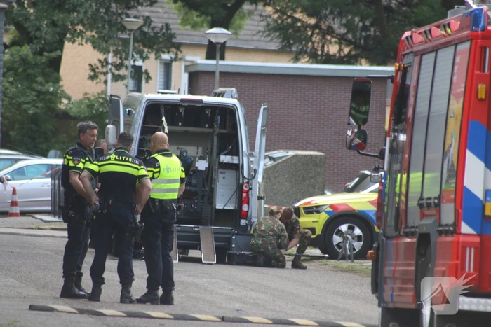 Explosieve Opruimingsdienst doet onderzoek naar voorwerp in auto
