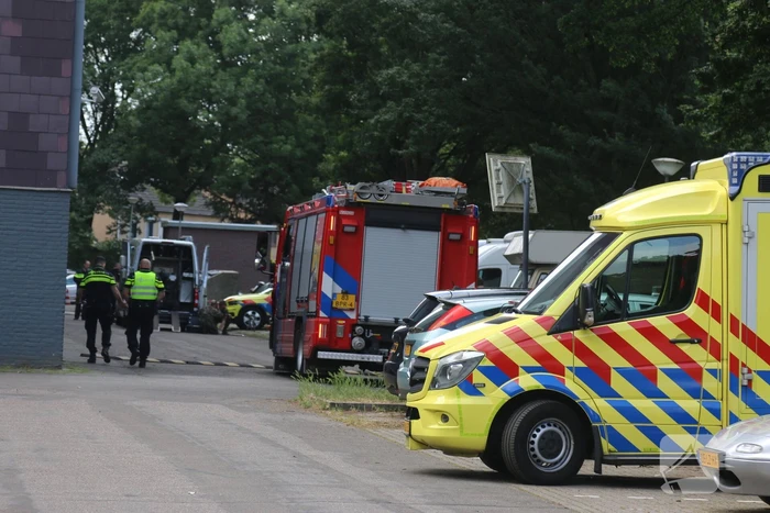 Explosieve Opruimingsdienst doet onderzoek naar voorwerp in auto