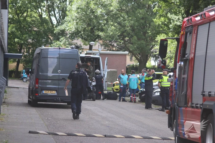 Explosieve Opruimingsdienst doet onderzoek naar voorwerp in auto