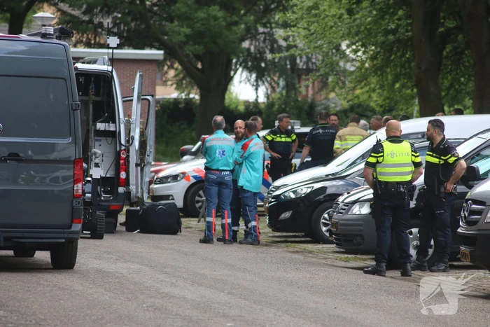 Explosieve Opruimingsdienst doet onderzoek naar voorwerp in auto