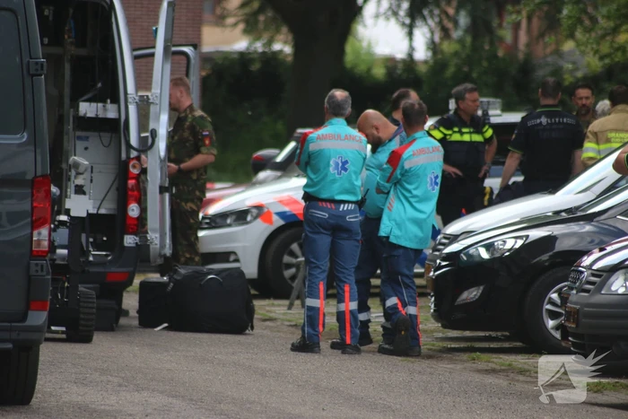 Explosieve Opruimingsdienst doet onderzoek naar voorwerp in auto