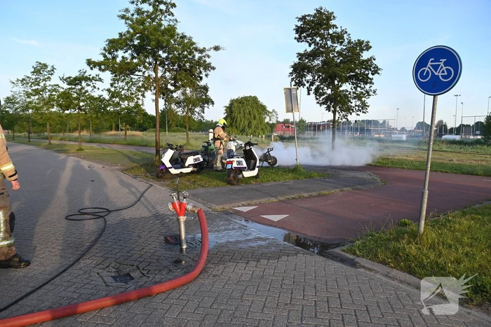 Vier deelscooters volledig uitgebrand